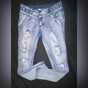 Silver diva women’s size 9 distressed, jeweled jeans